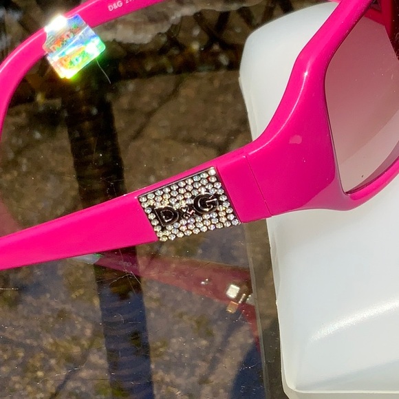 DOLCE & GABANA SUNGLASSES WITH CLEANING CLOTH AND CASE, NEW WITH TAGS - Picture 2 of 8